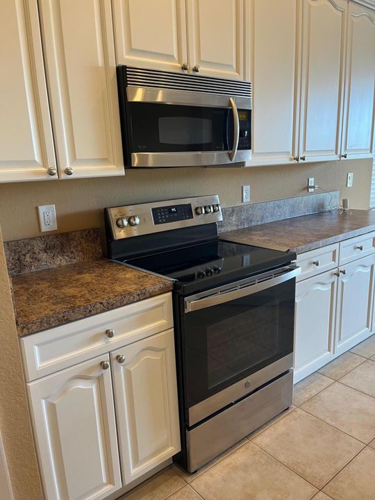 En Venta: $410,000 (4 camas, 2 baños, 2054 Pies cuadrados)