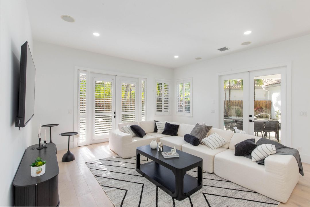 En Venta: $1,650,000 (3 camas, 3 baños, 2616 Pies cuadrados)