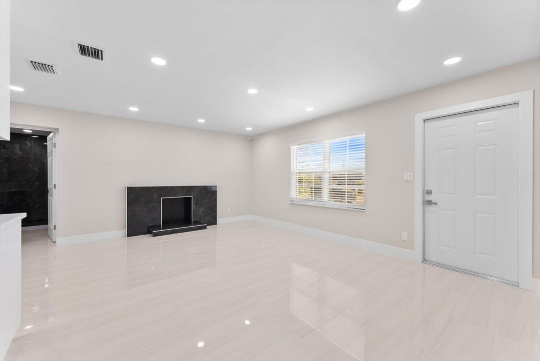 В аренду: $3,200 (3 спален, 1 ванн, 1216 Квадратных фут)