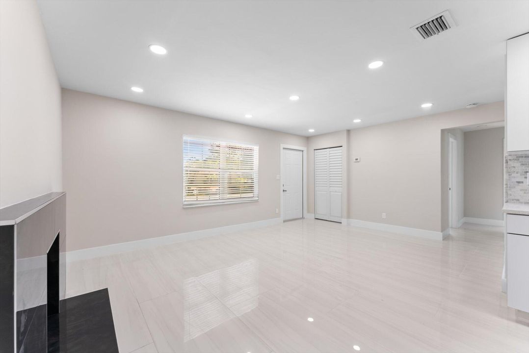 В аренду: $3,200 (3 спален, 1 ванн, 1216 Квадратных фут)