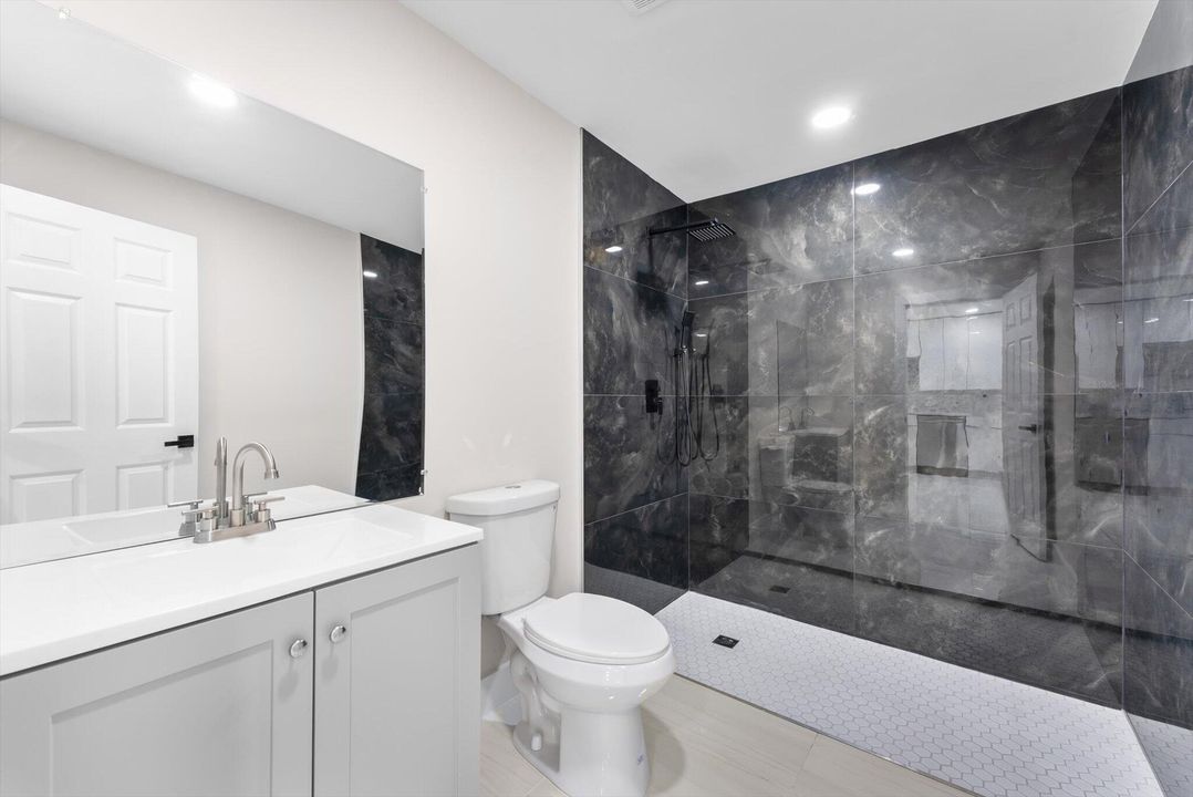 В аренду: $3,200 (3 спален, 1 ванн, 1216 Квадратных фут)