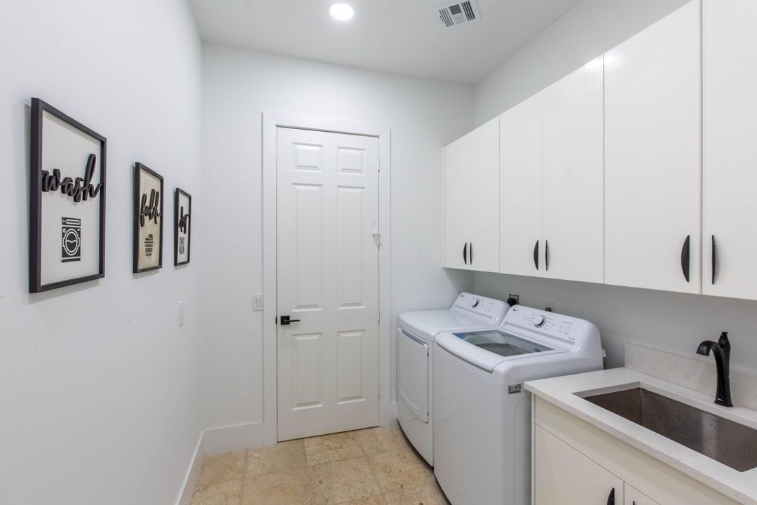 En Venta: $1,650,000 (3 camas, 3 baños, 2616 Pies cuadrados)