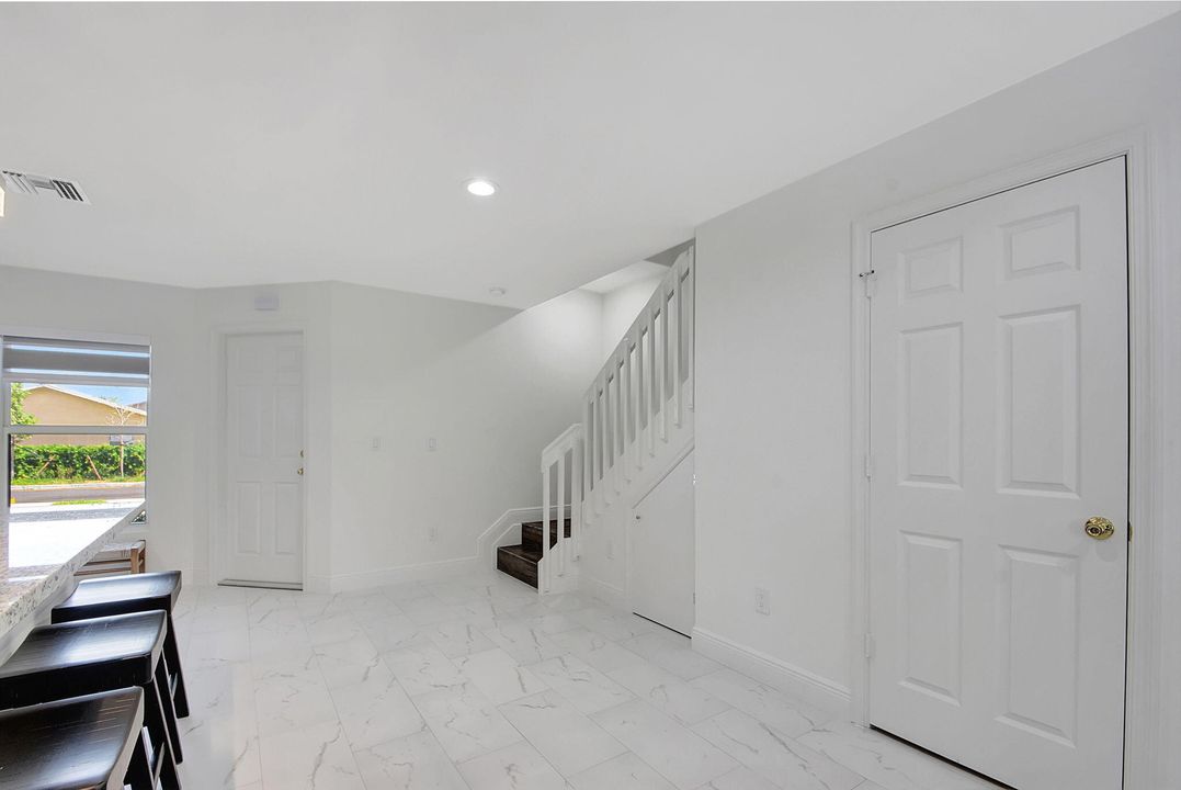 В аренду: $2,800 (3 спален, 2 ванн, 1723 Квадратных фут)