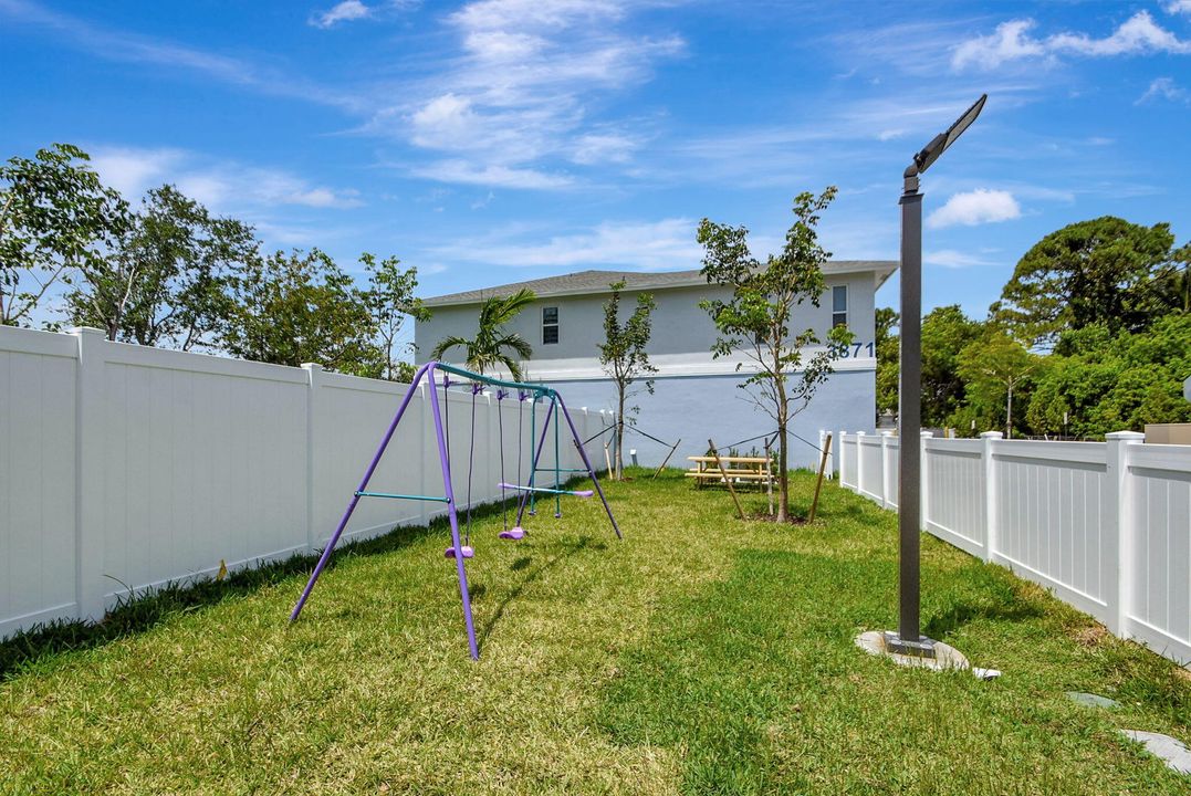 В аренду: $2,800 (3 спален, 2 ванн, 1723 Квадратных фут)