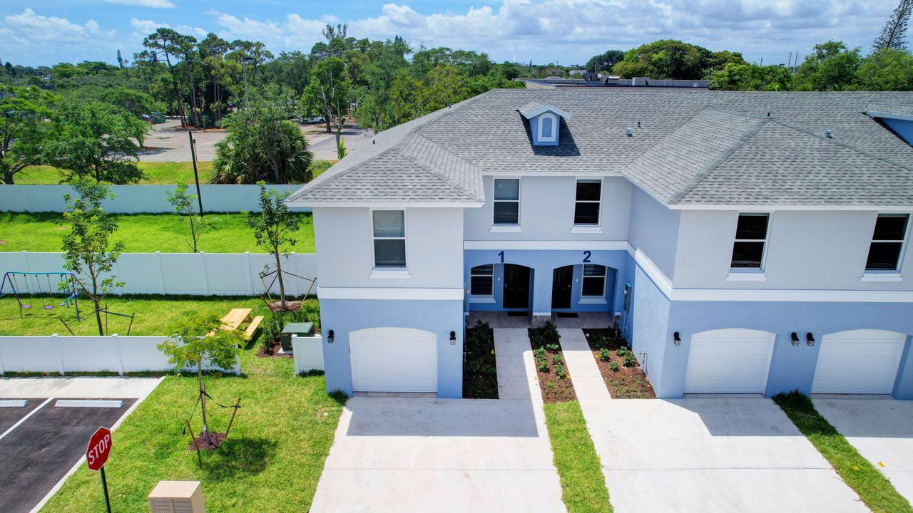 В аренду: $2,800 (3 спален, 2 ванн, 1723 Квадратных фут)