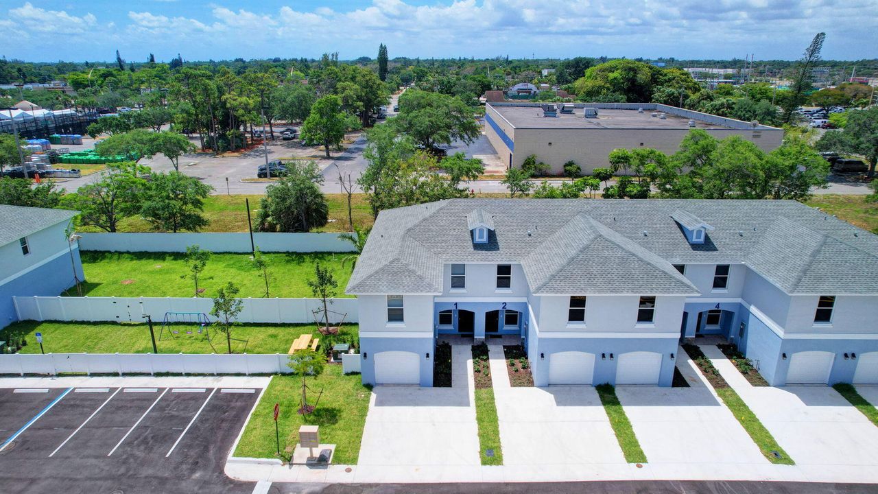 В аренду: $2,800 (3 спален, 2 ванн, 1723 Квадратных фут)