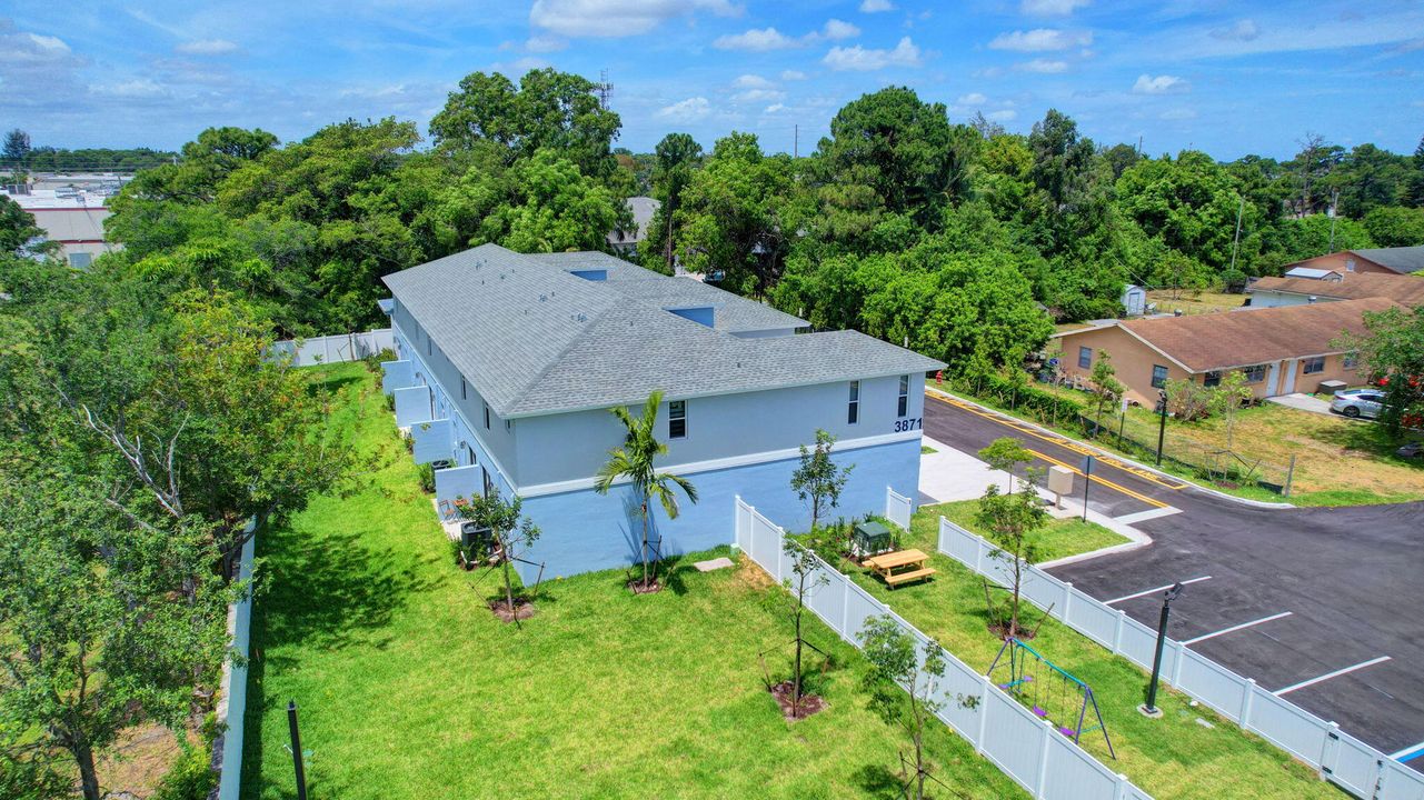 В аренду: $2,800 (3 спален, 2 ванн, 1723 Квадратных фут)