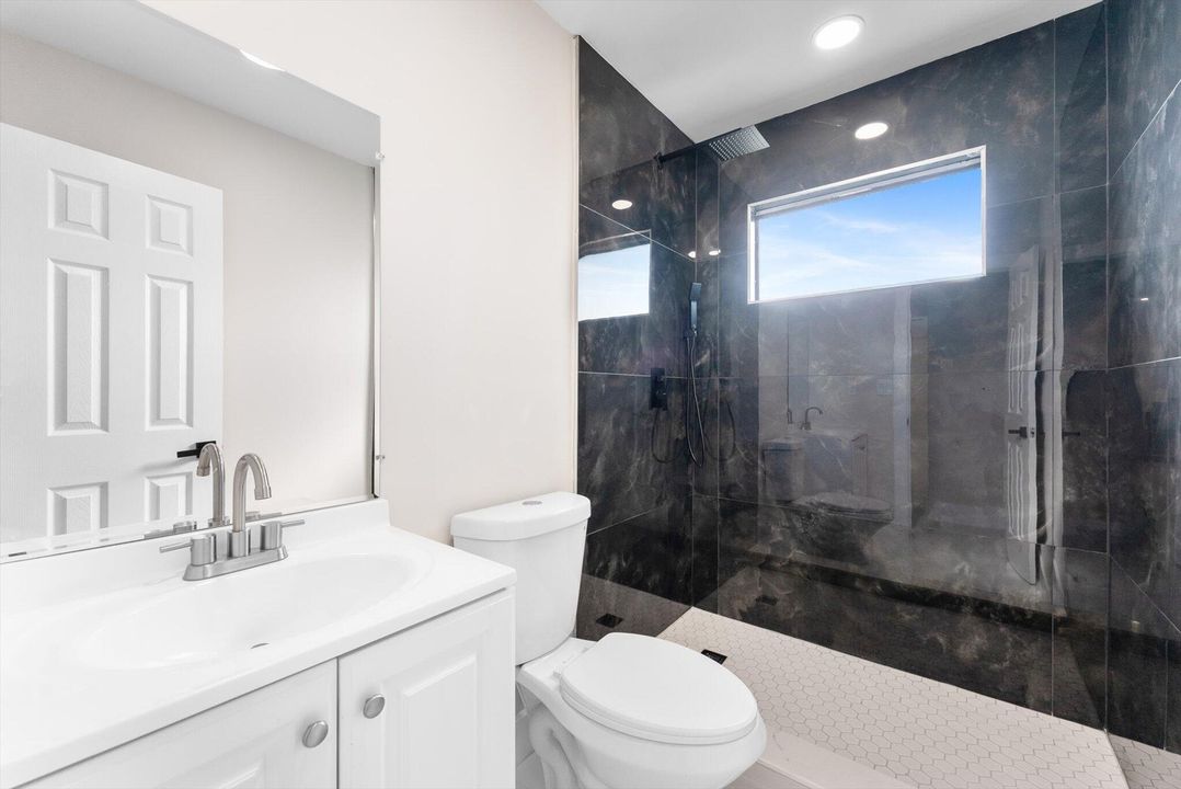 В аренду: $3,200 (3 спален, 1 ванн, 1216 Квадратных фут)