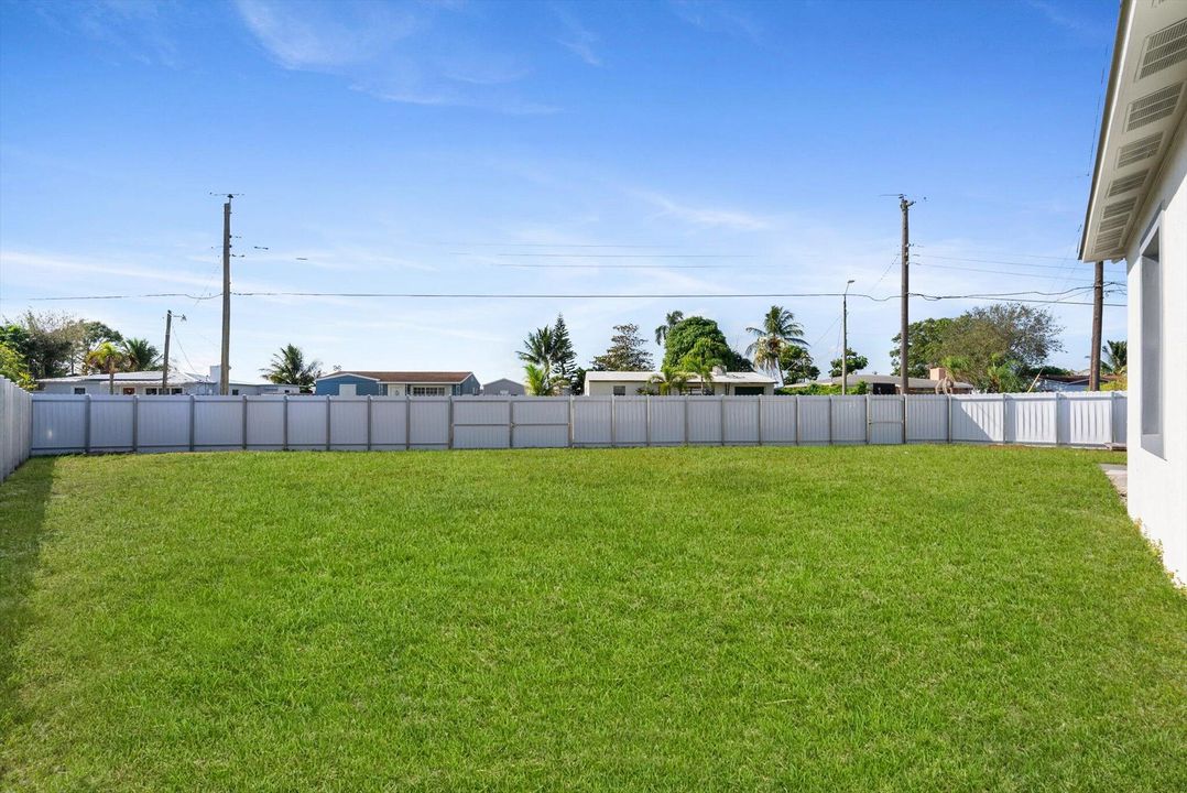 В аренду: $3,200 (3 спален, 1 ванн, 1216 Квадратных фут)