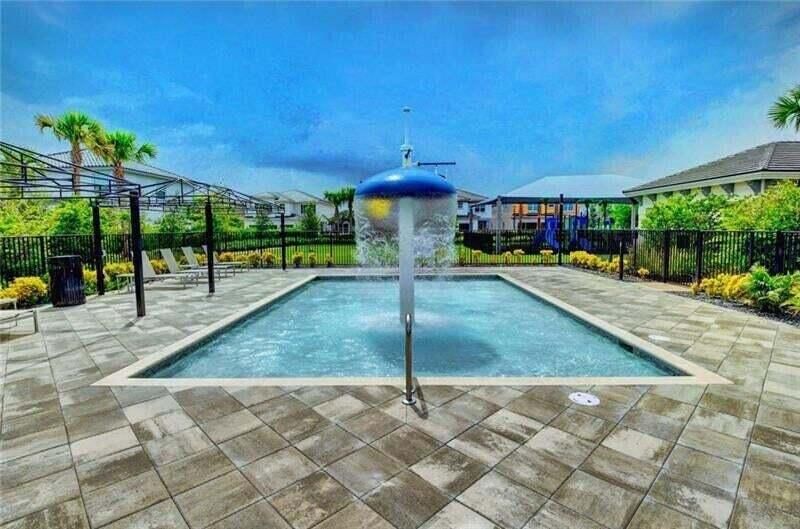 出租: $8,000 (4 贝兹, 3 浴室, 2656 平方英尺)