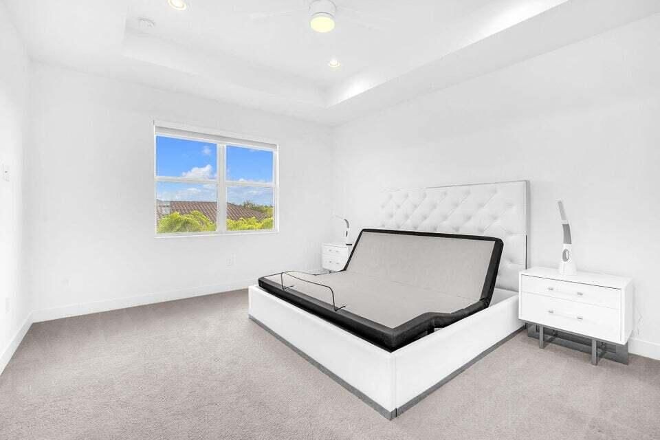 出租: $8,000 (4 贝兹, 3 浴室, 2656 平方英尺)