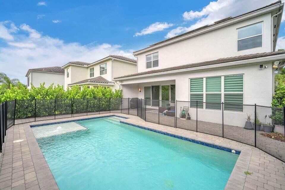 出租: $8,000 (4 贝兹, 3 浴室, 2656 平方英尺)