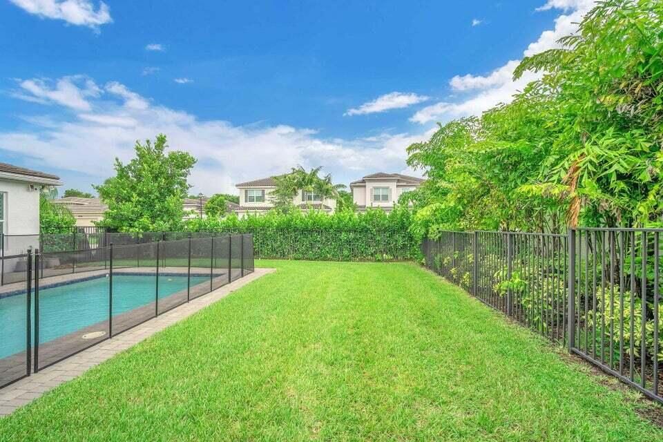 出租: $8,000 (4 贝兹, 3 浴室, 2656 平方英尺)