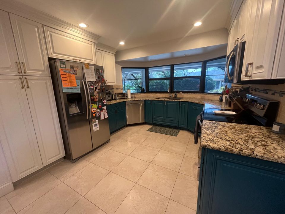 Под контрактом: $5,000 (4 спален, 3 ванн, 2179 Квадратных фут)