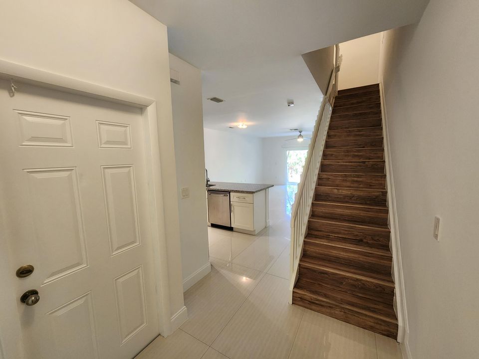 出租: $2,300 (3 贝兹, 2 浴室, 1530 平方英尺)