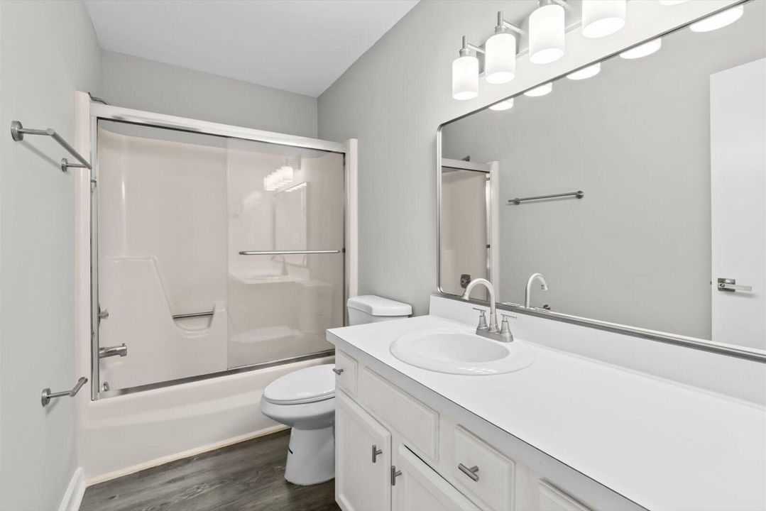 На продажу: $130,000 (2 спален, 2 ванн, 1000 Квадратных фут)