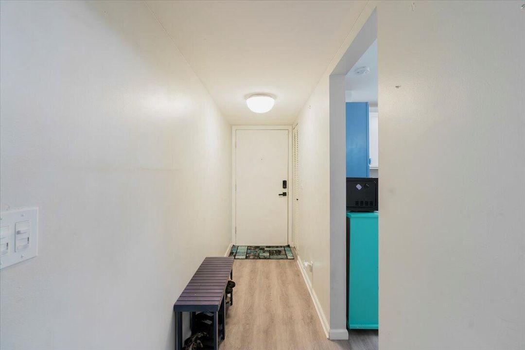 For Sale: $215,000 (2 beds, 2 baths, 1209 Square Feet)