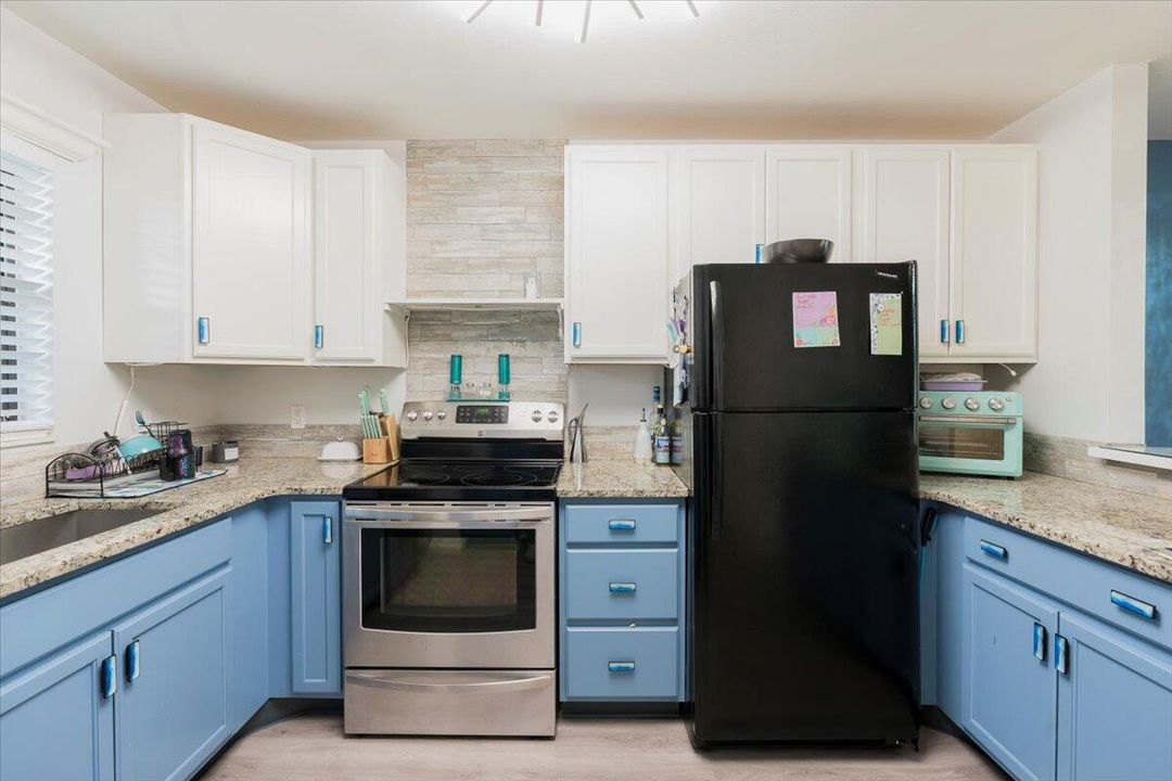 For Sale: $215,000 (2 beds, 2 baths, 1209 Square Feet)