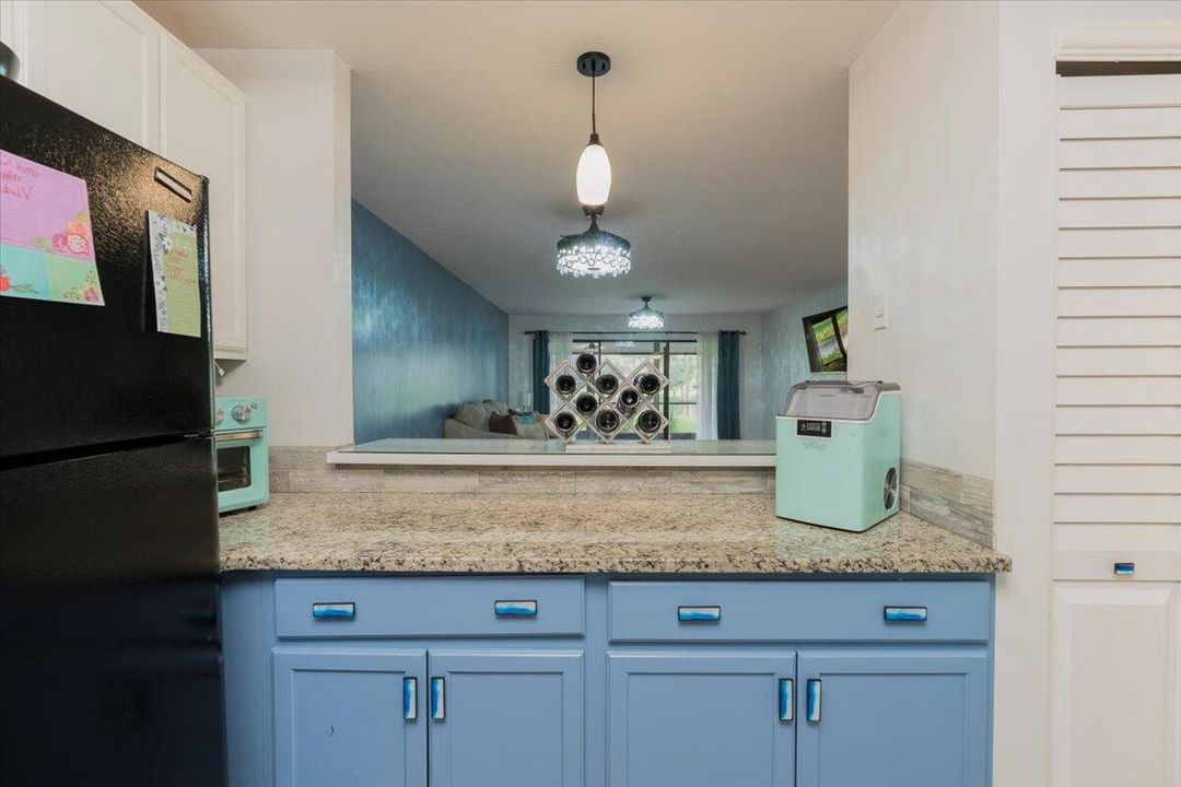 For Sale: $215,000 (2 beds, 2 baths, 1209 Square Feet)