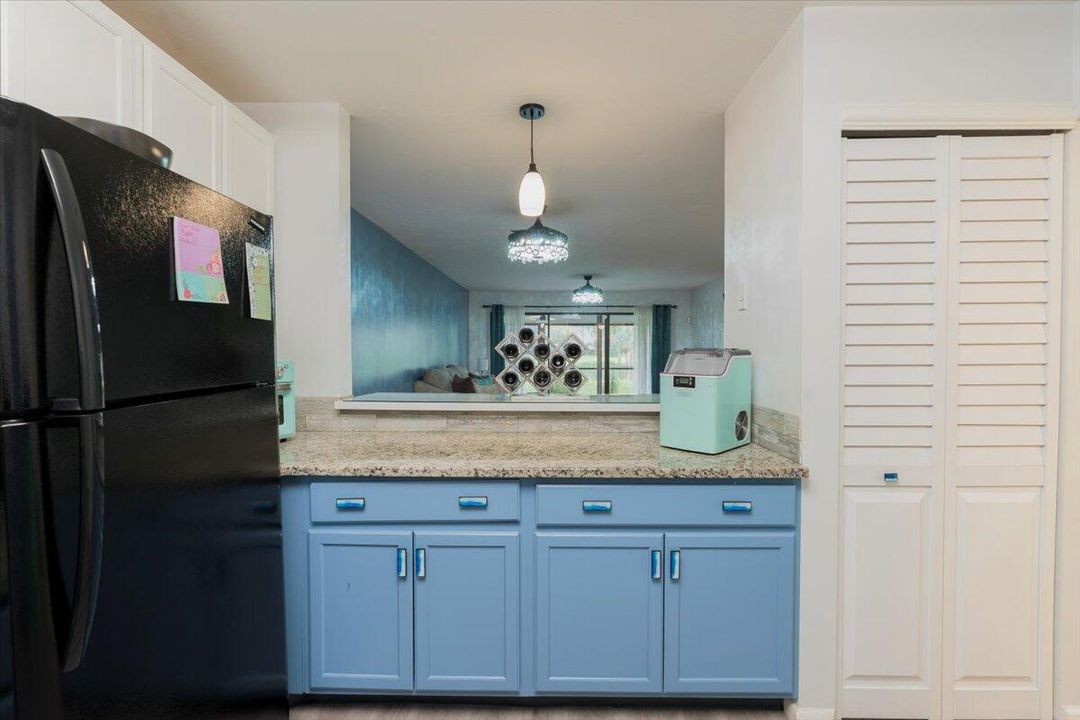 For Sale: $215,000 (2 beds, 2 baths, 1209 Square Feet)