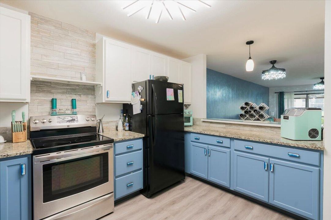 For Sale: $215,000 (2 beds, 2 baths, 1209 Square Feet)