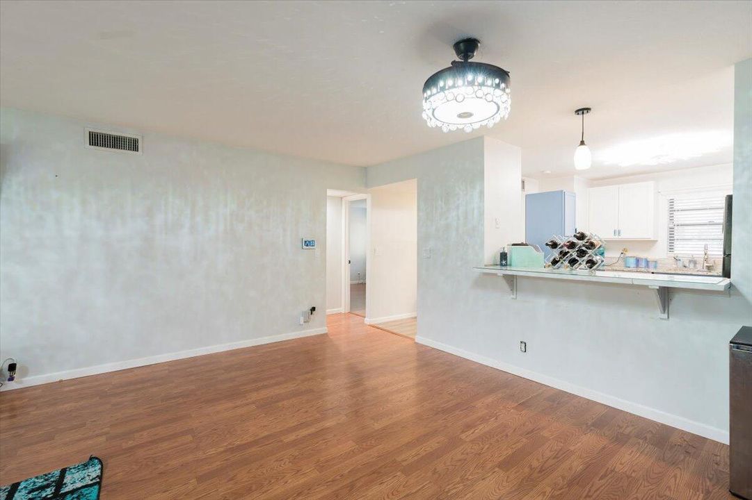 For Sale: $215,000 (2 beds, 2 baths, 1209 Square Feet)