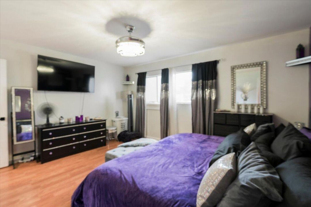 For Sale: $215,000 (2 beds, 2 baths, 1209 Square Feet)