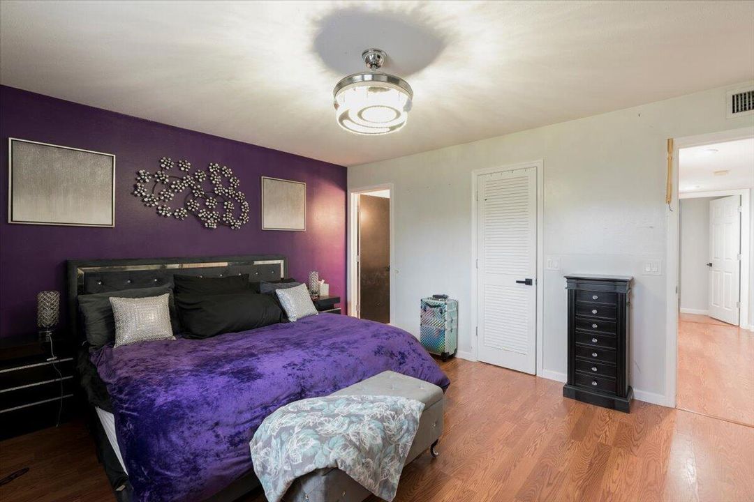 For Sale: $215,000 (2 beds, 2 baths, 1209 Square Feet)