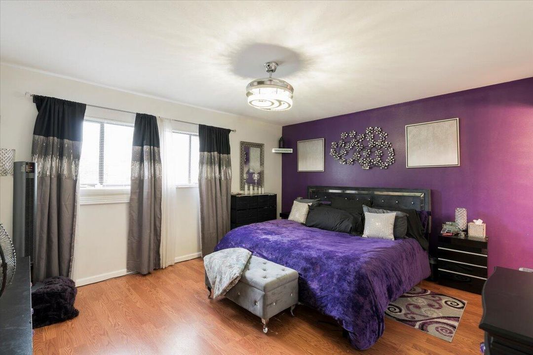 For Sale: $215,000 (2 beds, 2 baths, 1209 Square Feet)