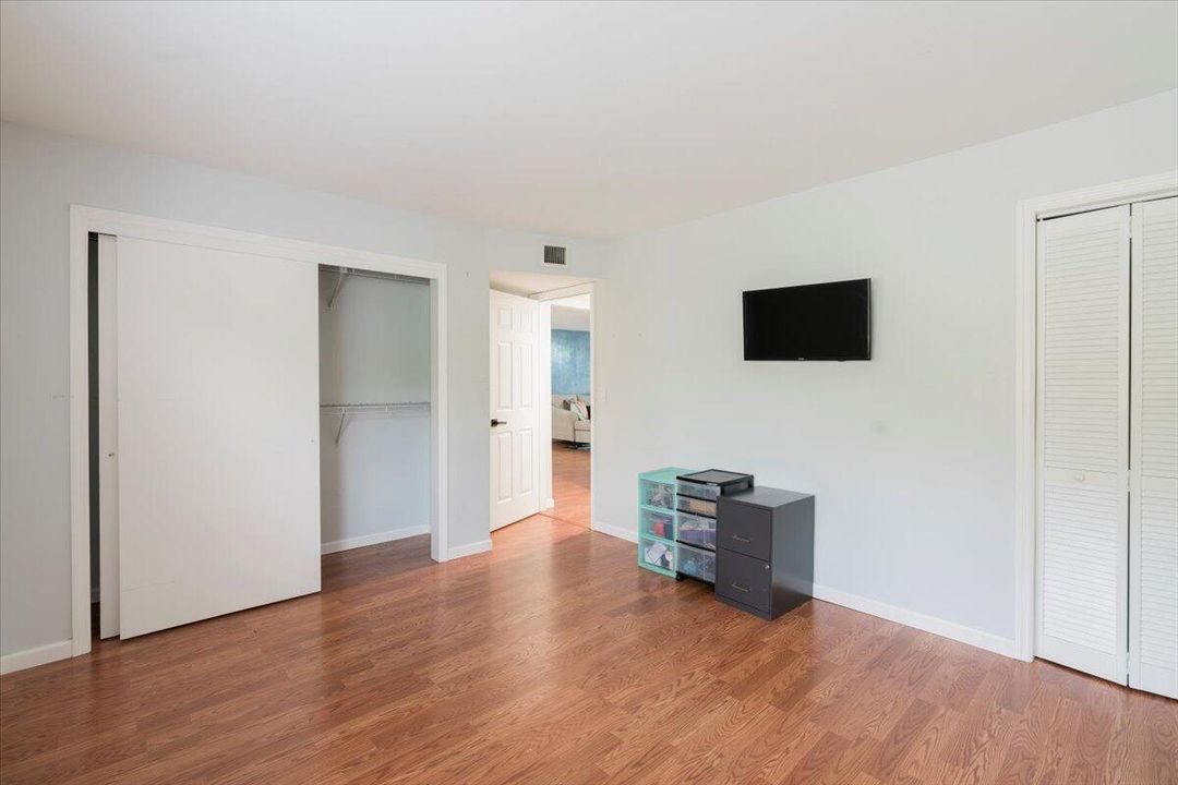 For Sale: $215,000 (2 beds, 2 baths, 1209 Square Feet)