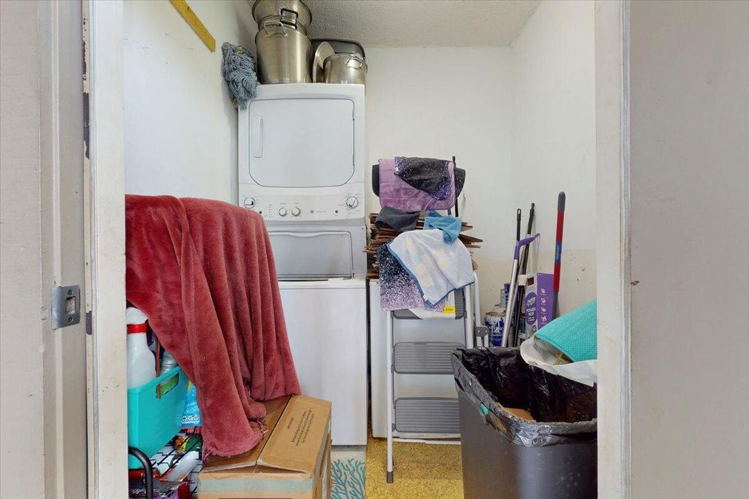 For Sale: $215,000 (2 beds, 2 baths, 1209 Square Feet)