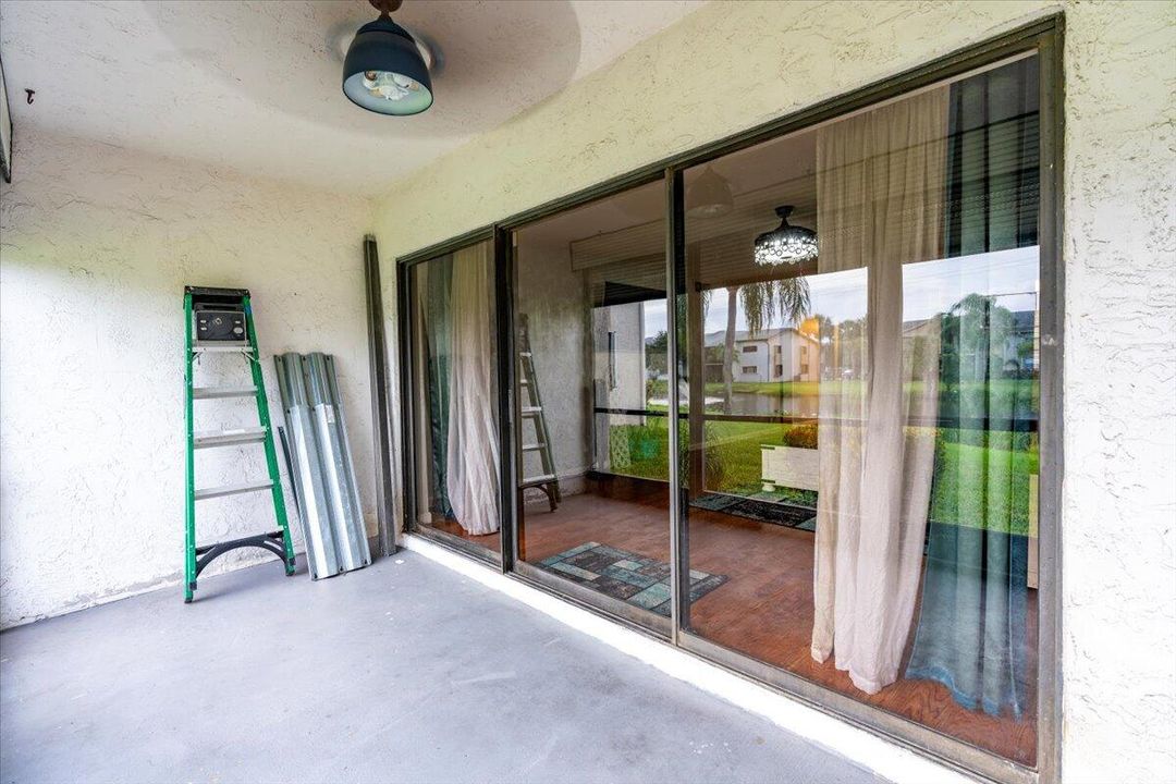 For Sale: $215,000 (2 beds, 2 baths, 1209 Square Feet)