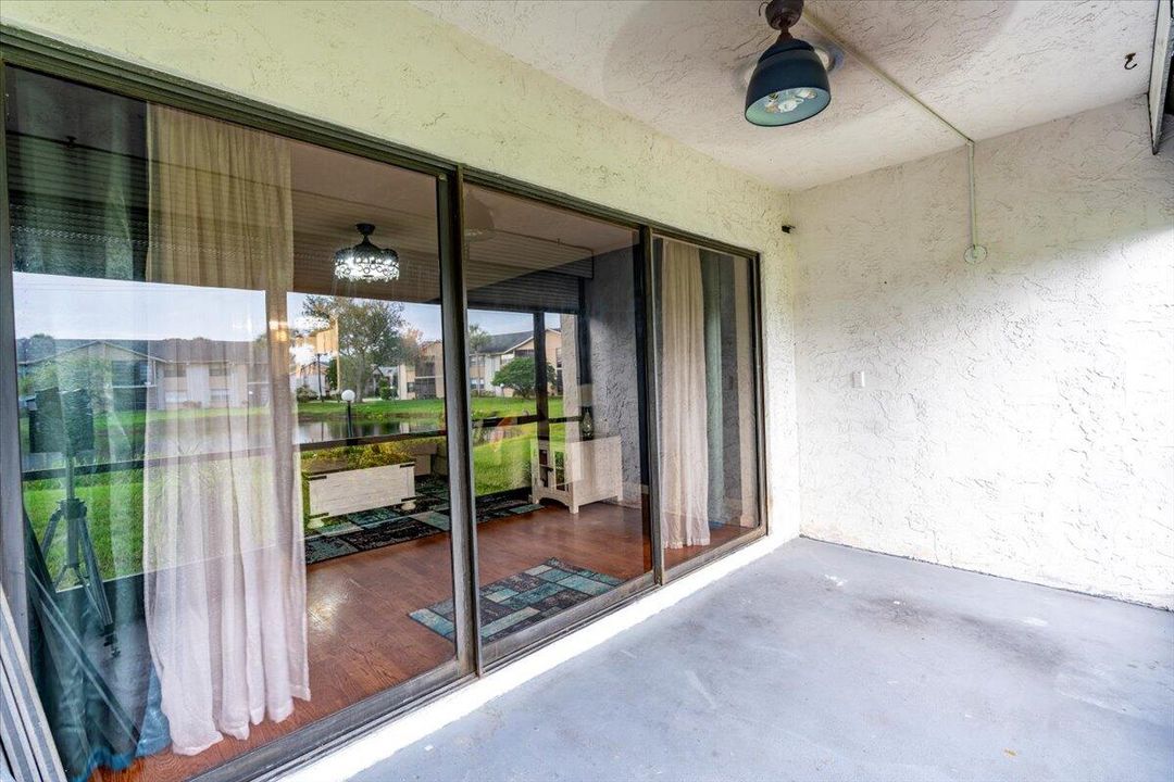 For Sale: $215,000 (2 beds, 2 baths, 1209 Square Feet)