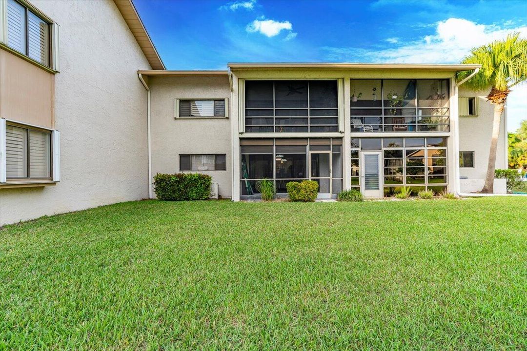 For Sale: $215,000 (2 beds, 2 baths, 1209 Square Feet)