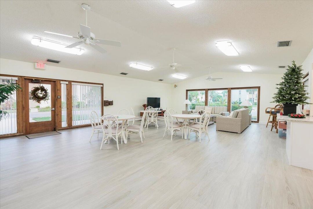 For Sale: $215,000 (2 beds, 2 baths, 1209 Square Feet)