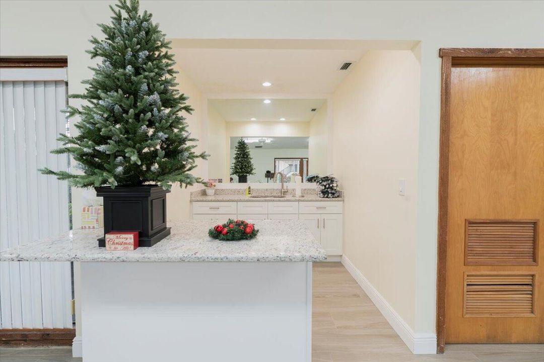 For Sale: $215,000 (2 beds, 2 baths, 1209 Square Feet)