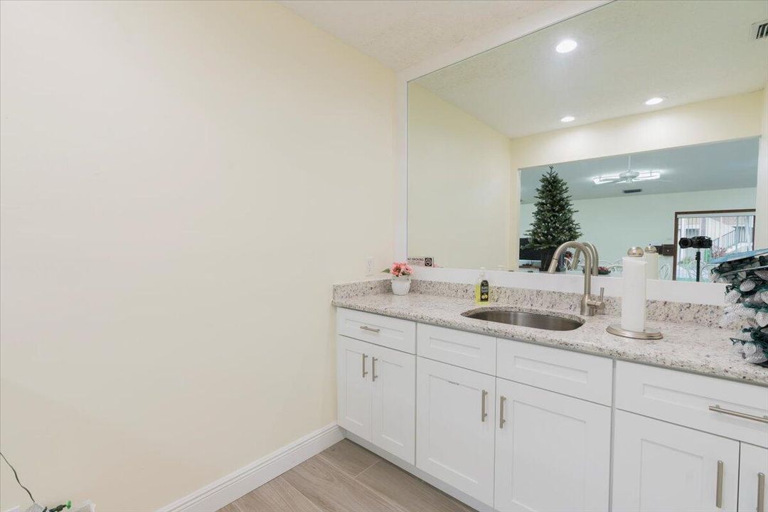 For Sale: $215,000 (2 beds, 2 baths, 1209 Square Feet)