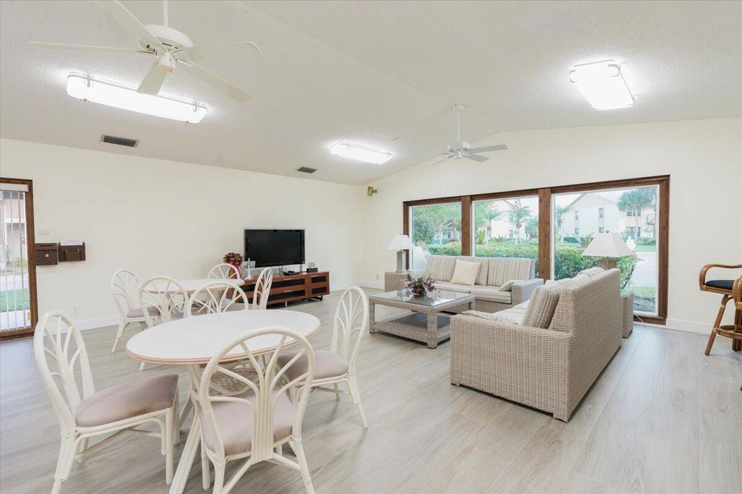 For Sale: $215,000 (2 beds, 2 baths, 1209 Square Feet)