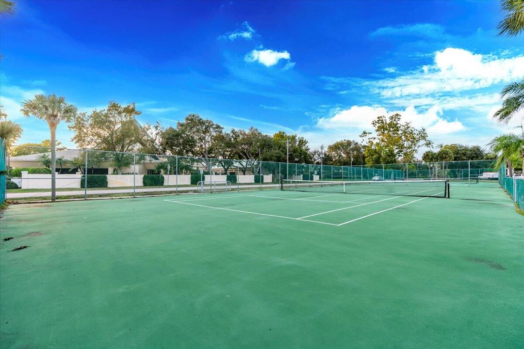 For Sale: $215,000 (2 beds, 2 baths, 1209 Square Feet)