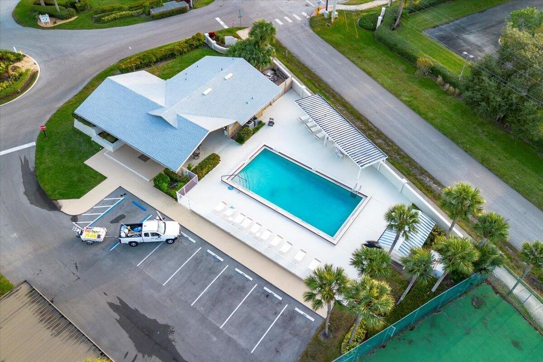 For Sale: $215,000 (2 beds, 2 baths, 1209 Square Feet)