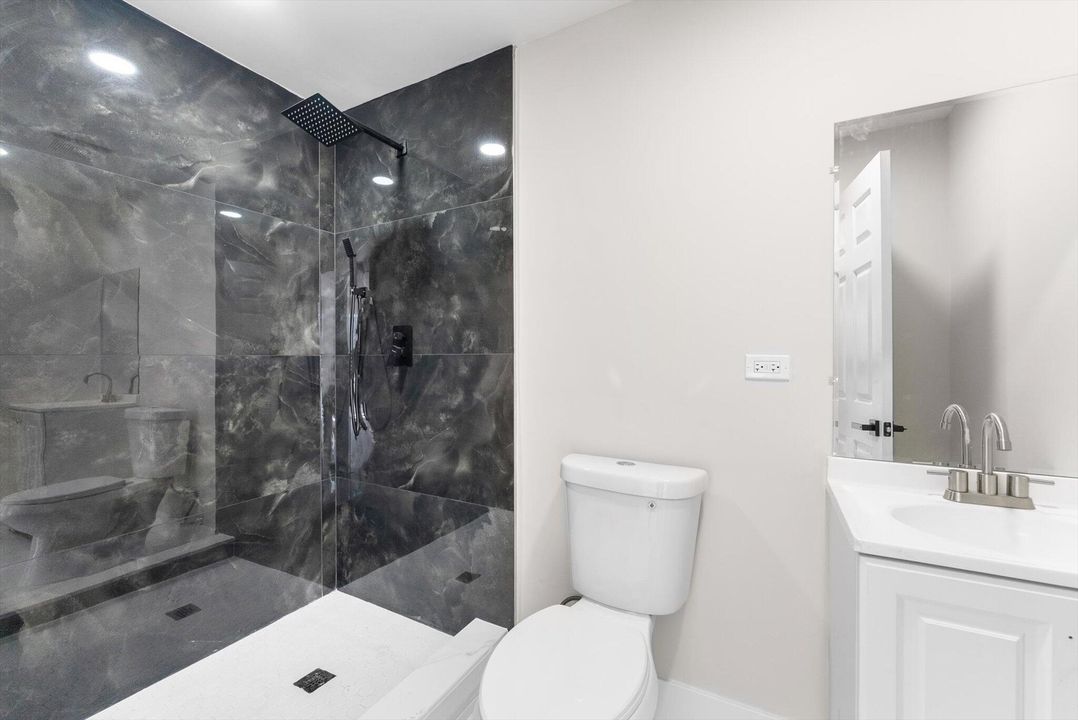 出租: $1,300 (1 贝兹, 1 浴室, 400 平方英尺)