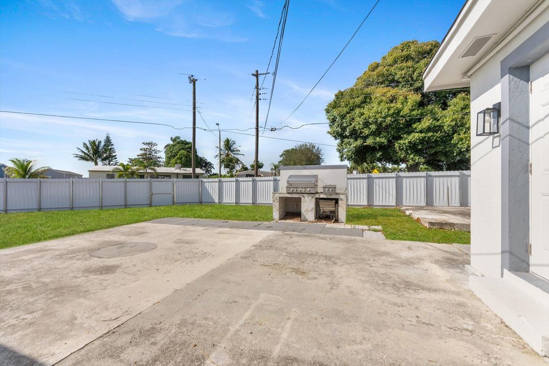 出租: $1,300 (1 贝兹, 1 浴室, 400 平方英尺)