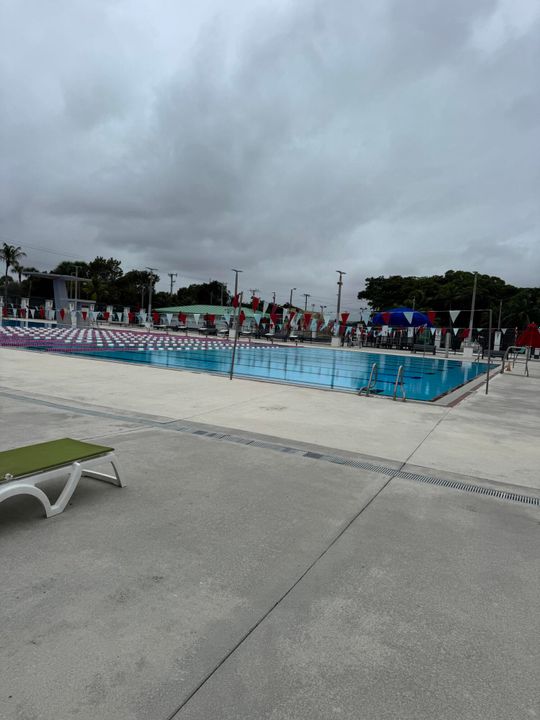 待售: $425,000 (3 贝兹, 1 浴室, 1202 平方英尺)