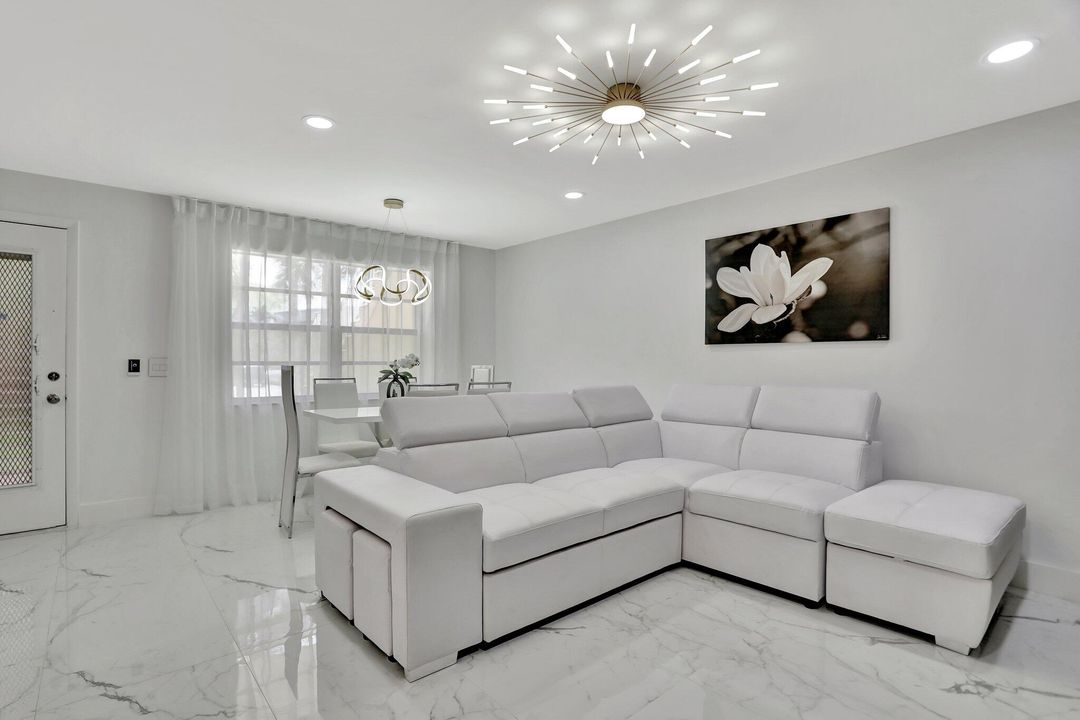 En Venta: $198,000 (2 camas, 2 baños, 907 Pies cuadrados)