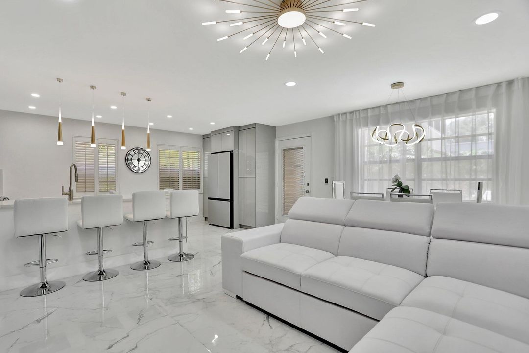 En Venta: $198,000 (2 camas, 2 baños, 907 Pies cuadrados)