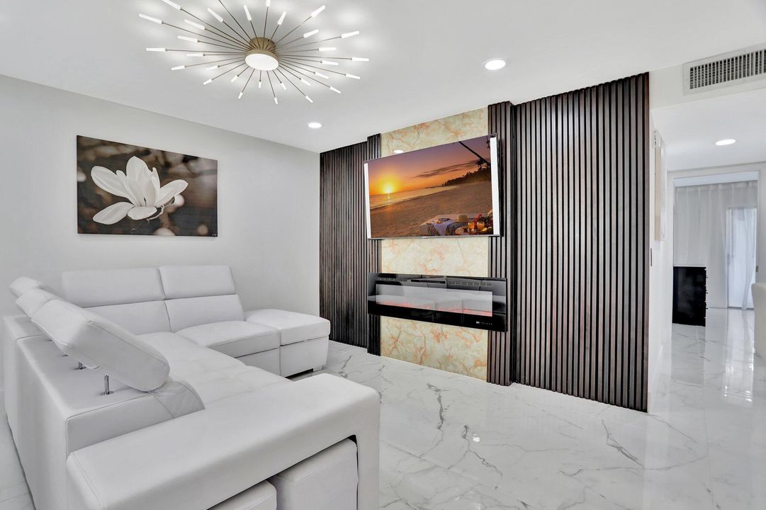 En Venta: $198,000 (2 camas, 2 baños, 907 Pies cuadrados)