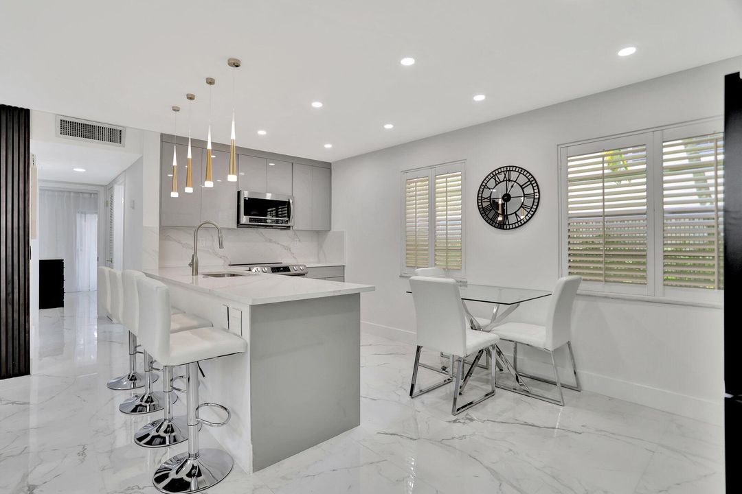 En Venta: $198,000 (2 camas, 2 baños, 907 Pies cuadrados)