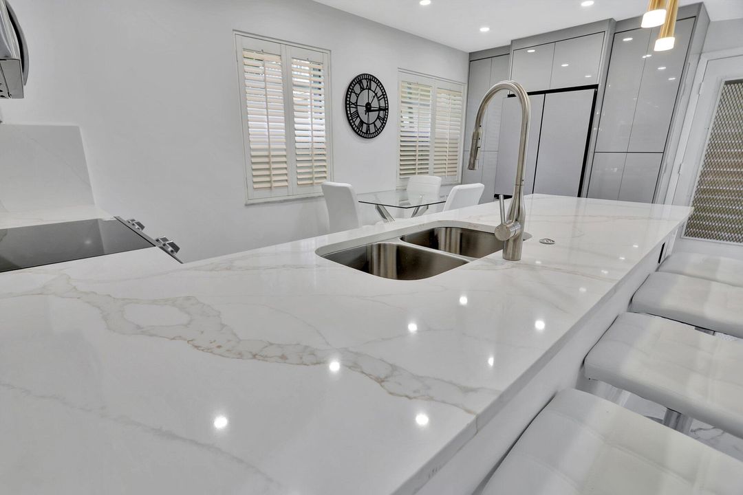 En Venta: $198,000 (2 camas, 2 baños, 907 Pies cuadrados)