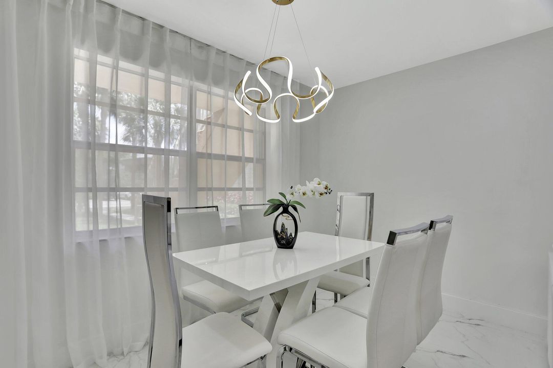 En Venta: $198,000 (2 camas, 2 baños, 907 Pies cuadrados)