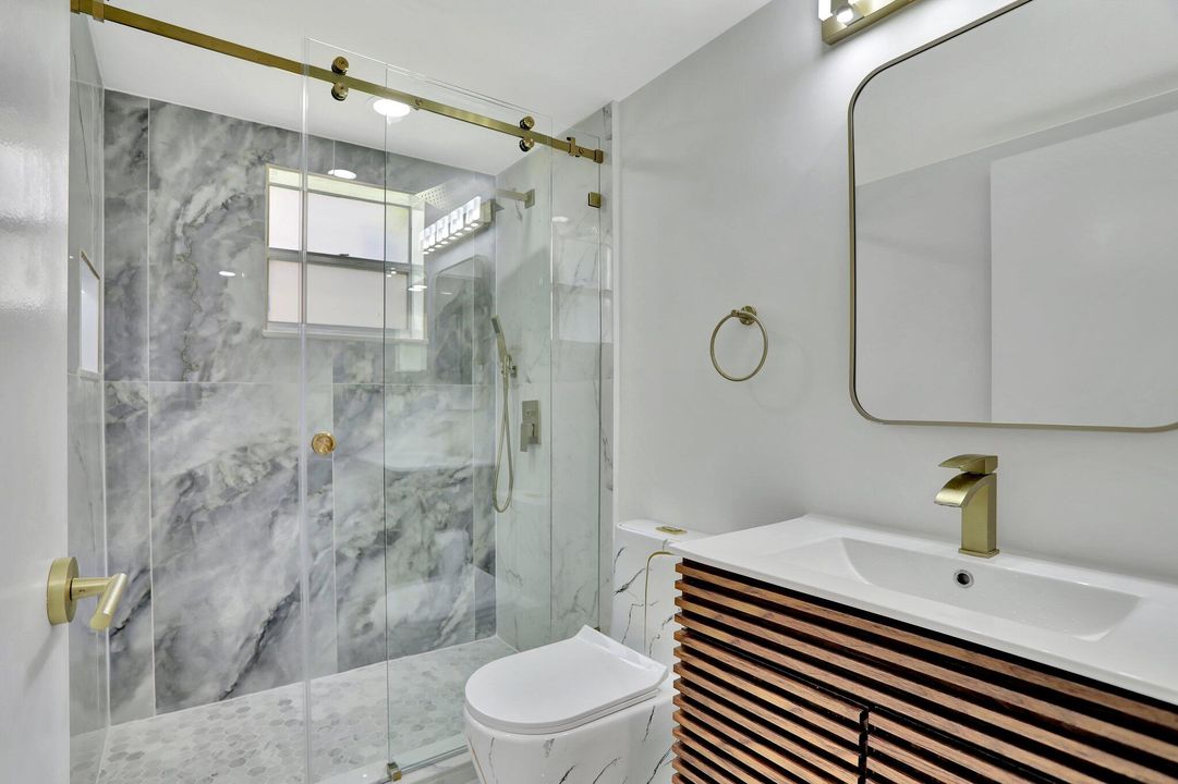 En Venta: $198,000 (2 camas, 2 baños, 907 Pies cuadrados)